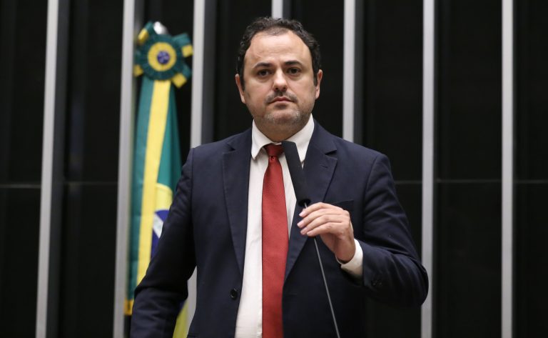  Câmara aprova suspensão por seis meses do mandato de Glauber Braga