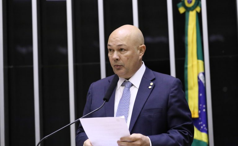  Projeto proíbe monetização de contas e perfis de parlamentares em redes socais