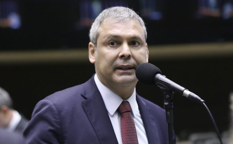  Líder diz que governo vai encaminhar ao Congresso com urgência projeto que acaba com a escala 6×1