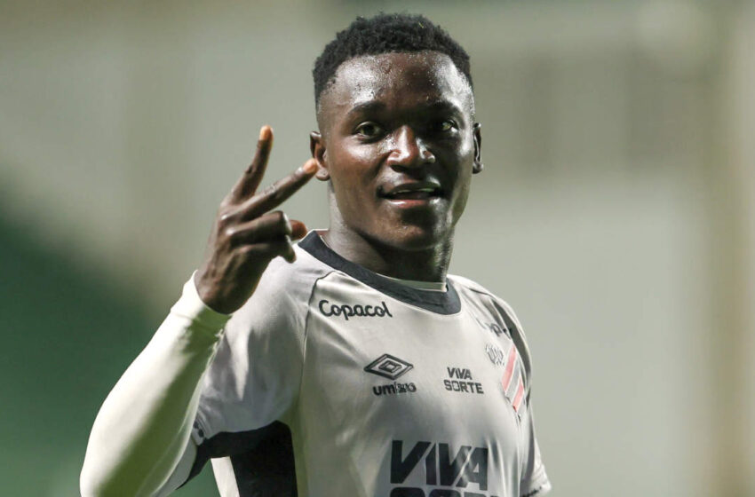  Atacante do Athletico é o jogador que mais sofre pênaltis no futebol brasileiro