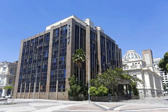  TRE-RJ retotaliza votos de 2022 após cassação de Rodrigo Bacellar