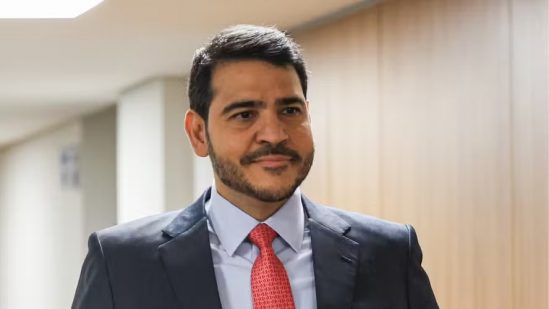  Lula indica Jorge Messias ao STF e envia nome ao Senado