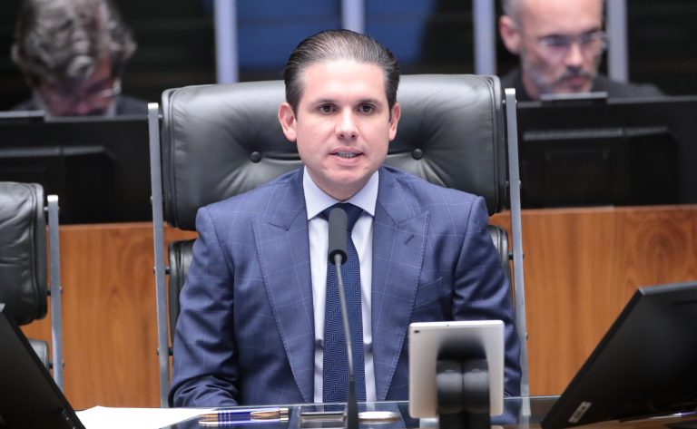  Câmara aprova regime de urgência para dez projetos de lei