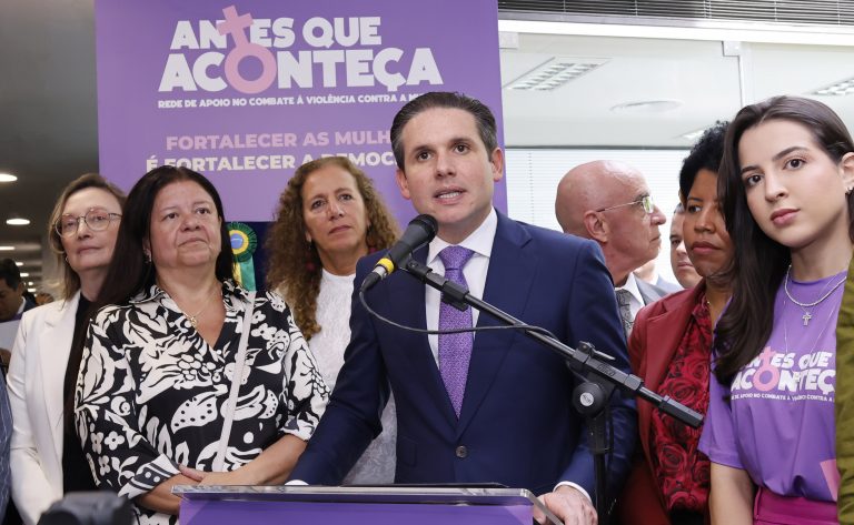  Hugo Motta inaugura Sala Lilás da Câmara para acolher mulheres vítimas de violência