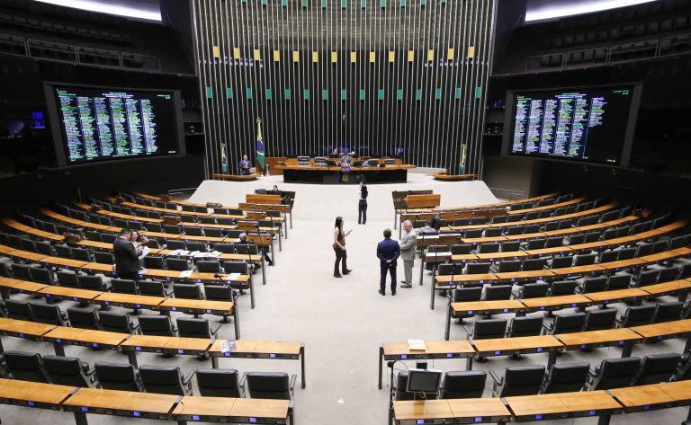  Câmara aprova regime de urgência para cinco projetos de lei
