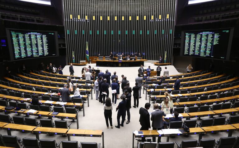  Câmara aprova regime de urgência para dois projetos de lei