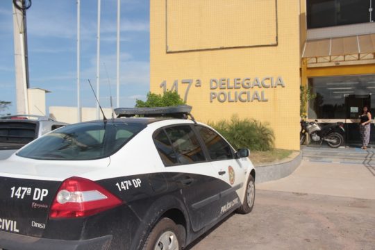  Mulher é baleada durante ataque a tiros em bar de SFI