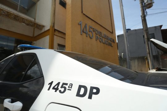  Criminosos armados fazem família refém e exigem transferência de R$ 200 mil