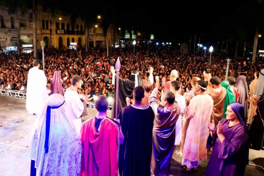  Paixão de Cristo retorna às ruas de Campos após sete anos