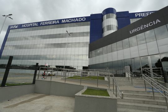  Homem é socorrido em estado grave após ser esfaqueado em Campos