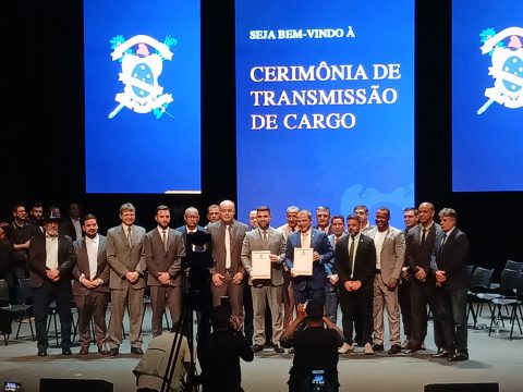  Frederico Paes toma posse e passa a comandar a Prefeitura de Campos