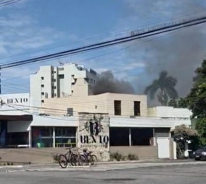  Restaurante esclarece que não houve incêndio e fumaça foi gerada por procedimento no telhado