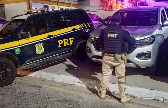  PRF recupera veículo roubado que seria entregue em Campos