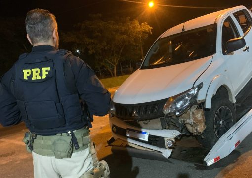  PRF recupera carro roubado após perseguição na BR-101, em Campos