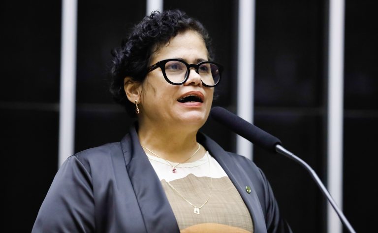  Projeto vincula cota mínima de candidatas à proporção de mulheres na população