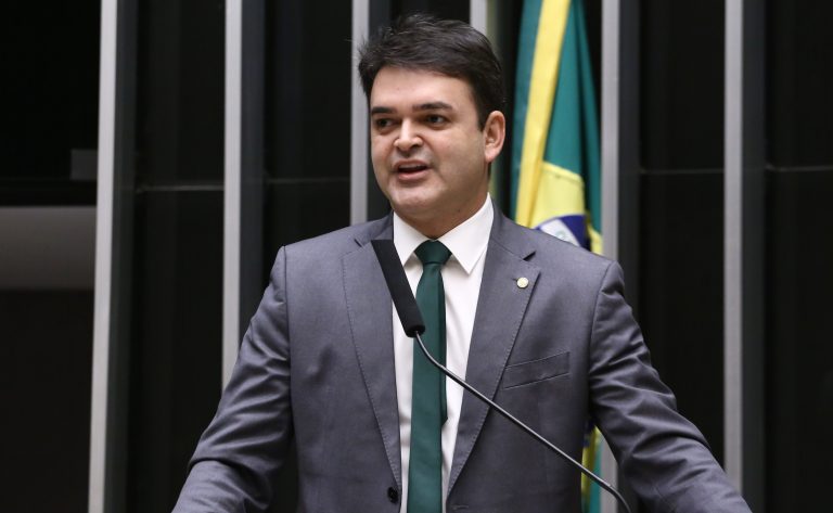  Projeto criminaliza criação e divulgação de deepfakes eleitorais
