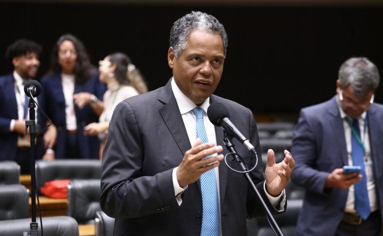  Câmara altera Regimento Interno para permitir que integrantes da Mesa participem de comissões