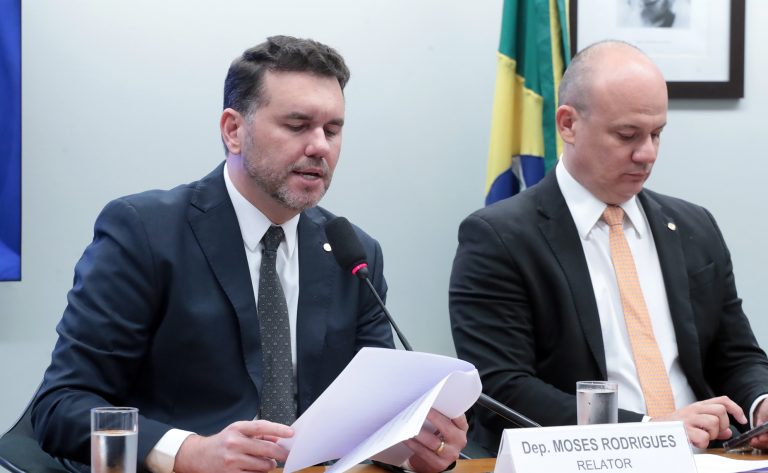 Relator recomenda suspensão de mandato de deputados envolvidos em ocupação do Plenário