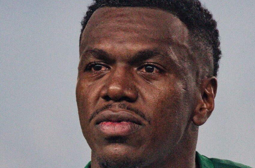  Jacy vai às lágrimas com homenagem da torcida do Coritiba e emociona o Couto