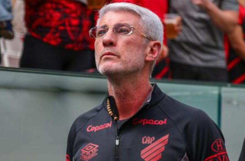  “Não pode achar que é Pelé”: Odair adota cautela com promessa do Athletico
