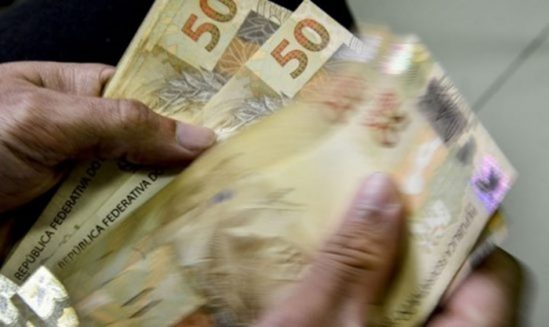 Governo prevê salário mínimo de R$ 1.717 em 2027