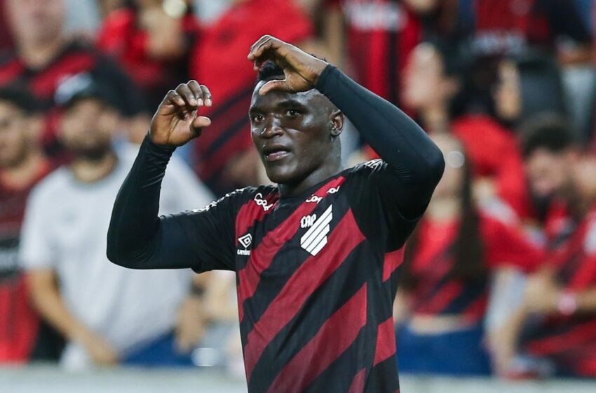  Athletico amassa e vira no fim com brilho de Viveros contra o Vitória