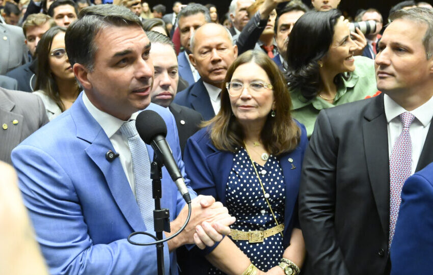  Como funciona a proposta de Flávio Bolsonaro para substituir a escala 6×1?