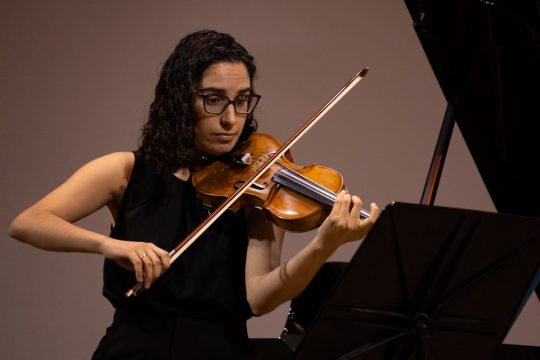  Violinista Isabela Rangel, de Campos, é destaque na Orquestra da Bahia