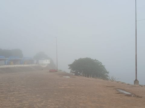  Nevoeiro encobre Campos e exige atenção redobrada no trânsito