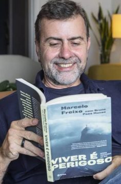  Marcelo Freixo apresenta autobiografia em Campos