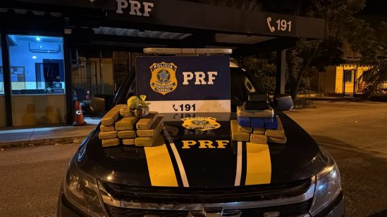  PRF apreende 22 quilos de drogas em ônibus na BR-101, em Campos