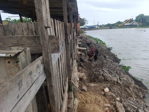  Polícia ambiental flagra despejo irregular de dejetos no Rio Paraíba em Campos