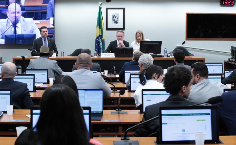 Conselho de Ética aprova 60 dias de suspensão para três deputados por ocupação do Plenário