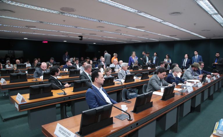  Conselho de Ética analisa processos contra deputados nesta terça-feira