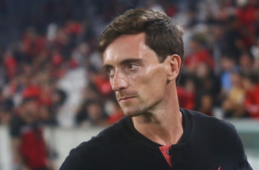  Ex-técnico do Athletico entra na mira do Flamengo
