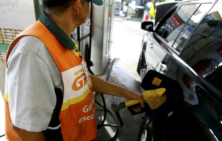  Petrobras adere a programa do governo para conter alta da gasolina e do diesel