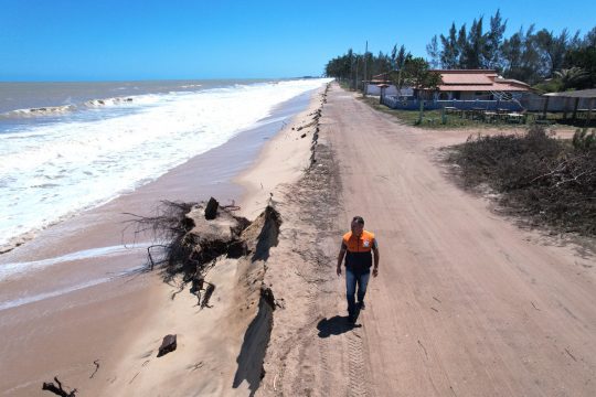  Defesa Civil alerta sobre ressaca em Farol até a noite desta terça