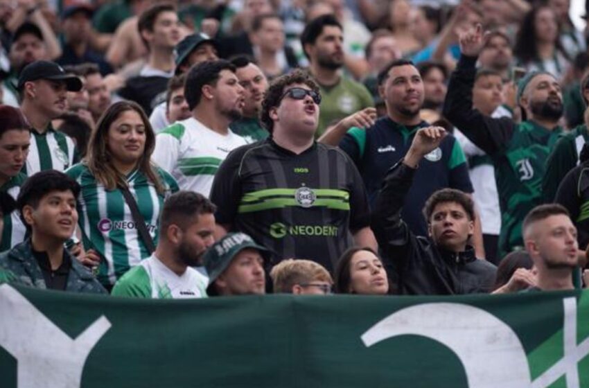  Organizada do Coritiba perde os 3 gols, mas domina festa em São Paulo