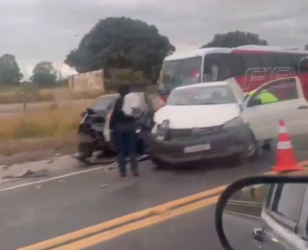  Grave acidente na BR-101 deixa 4 pessoas feridas, em Campos