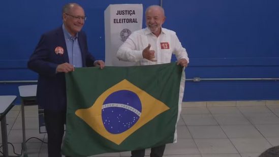  Lula vota em São Bernardo do Campo e agradece apoio dos eleitores
