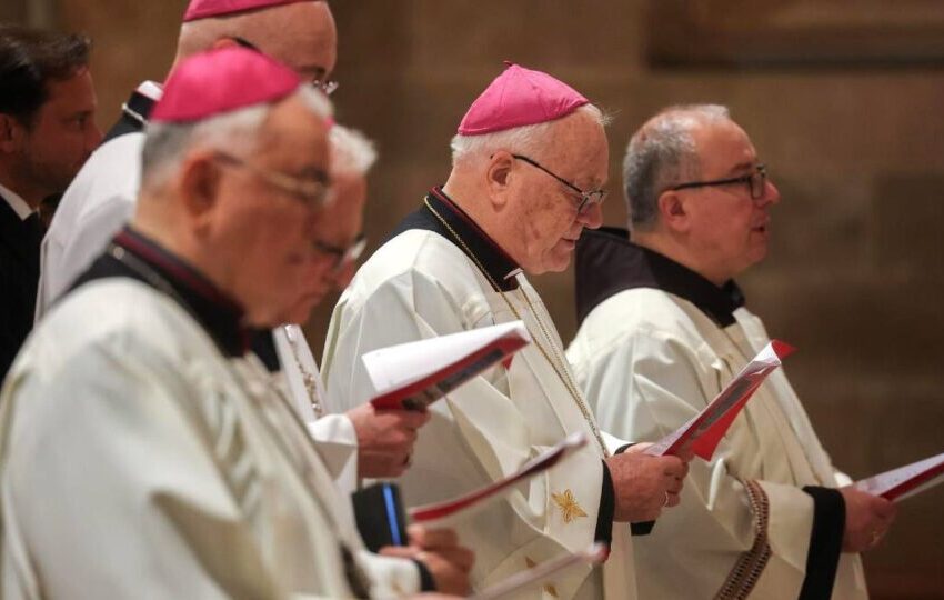  Centenas de católicos caldeus se reúnem no Vaticano em missa histórica