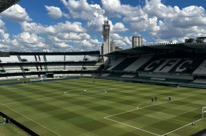  Torcida do Grêmio esgota setor contra o Coritiba e já mira o Athletico