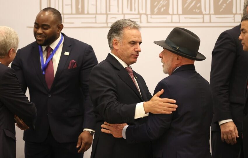  Líderes de esquerda na América Latina demonstram receio com avanço de Flávio Bolsonaro
