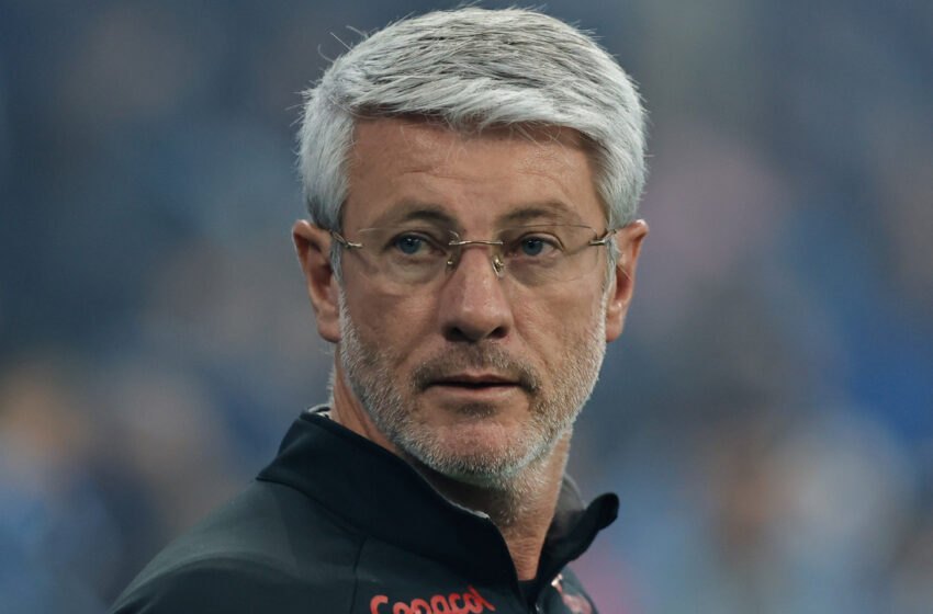  Odair se irrita com pergunta e nega oscilação do Athletico na Série A