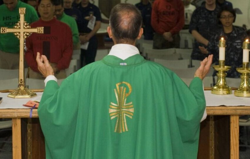  Padre confessa roubo de US$ 160 mil e gastou dinheiro em cruzeiros e cassinos