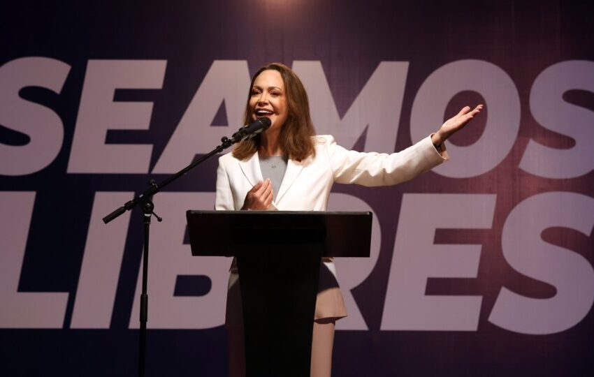  María Corina confronta Delcy após promessa de eleições: “O sistema de repressão segue no poder”