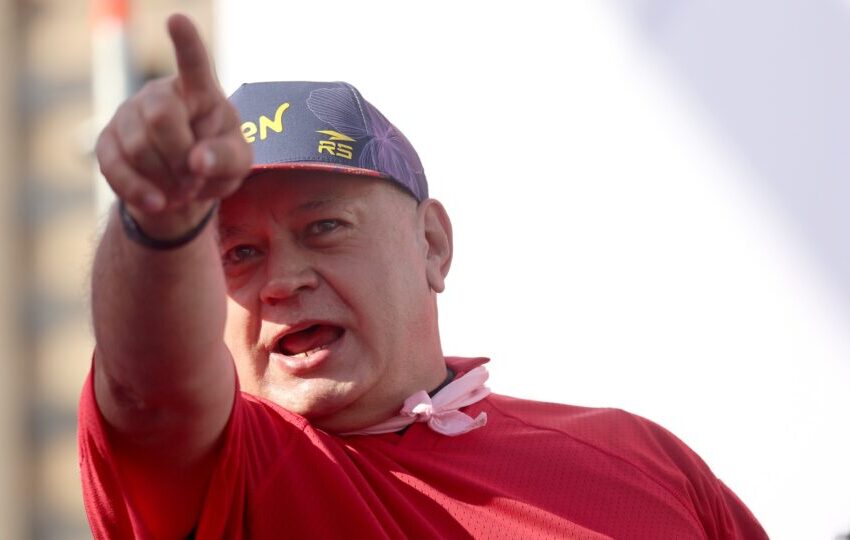  Líder chavista manda recado a María Corina após retorno e diz que Lula venceu “fascismo”
